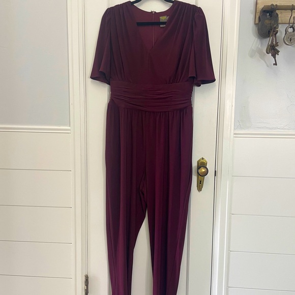 Jumpsuit by Taylor - Picture 1 of 9
